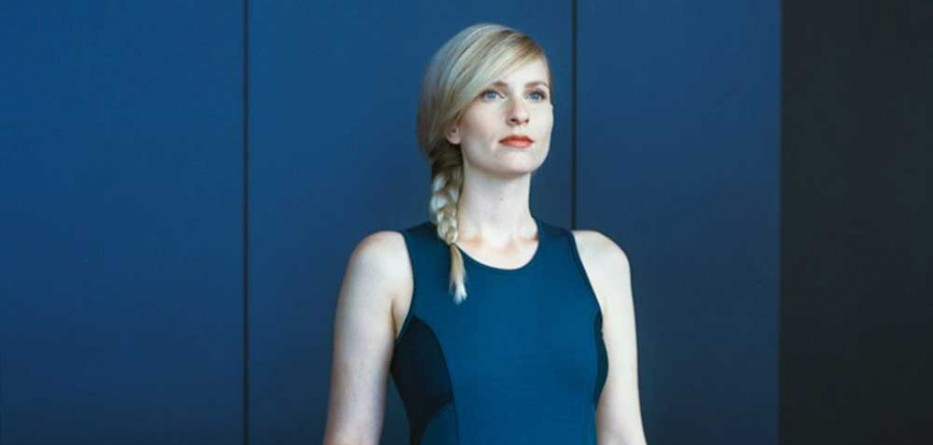 fysiopal-posture-vest-fashion-technology-pauline-van-gongen-elitac_dezeen_1704_ss_2-852x608