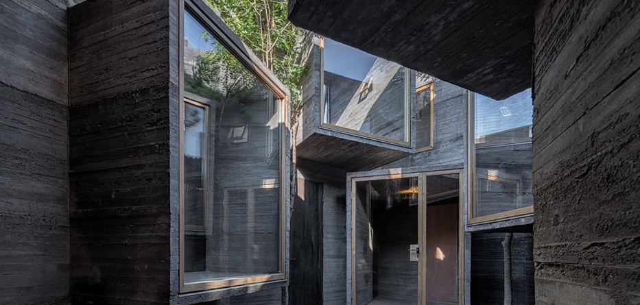 micro-hutong-zao-standardarchitecture-architecture-beijing-china-hostels_dezeen_2364_hero_b89097