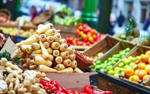 french-supermarkets-ban-food-waste-889x592