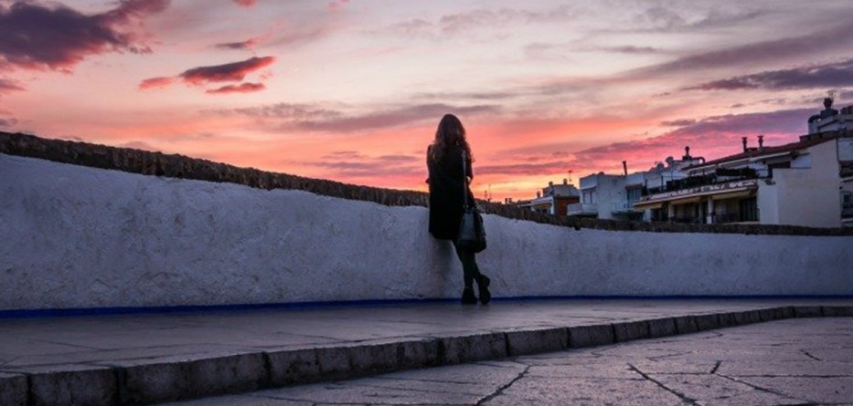 dawnpersonstanding_1024980989